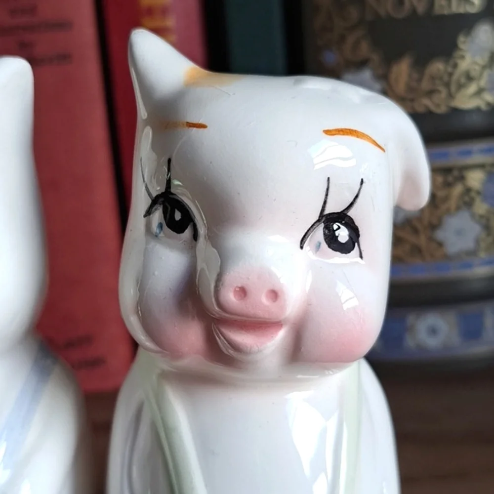 Vtg MCM Pigs Salt & Pepper Shakers Taiwan R.O.C. Original Label Piggies Ceramic